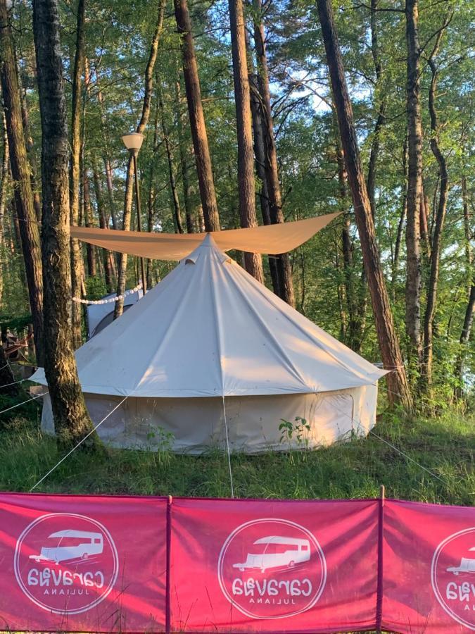 Caravana Juliana - Glamping Swaderki
