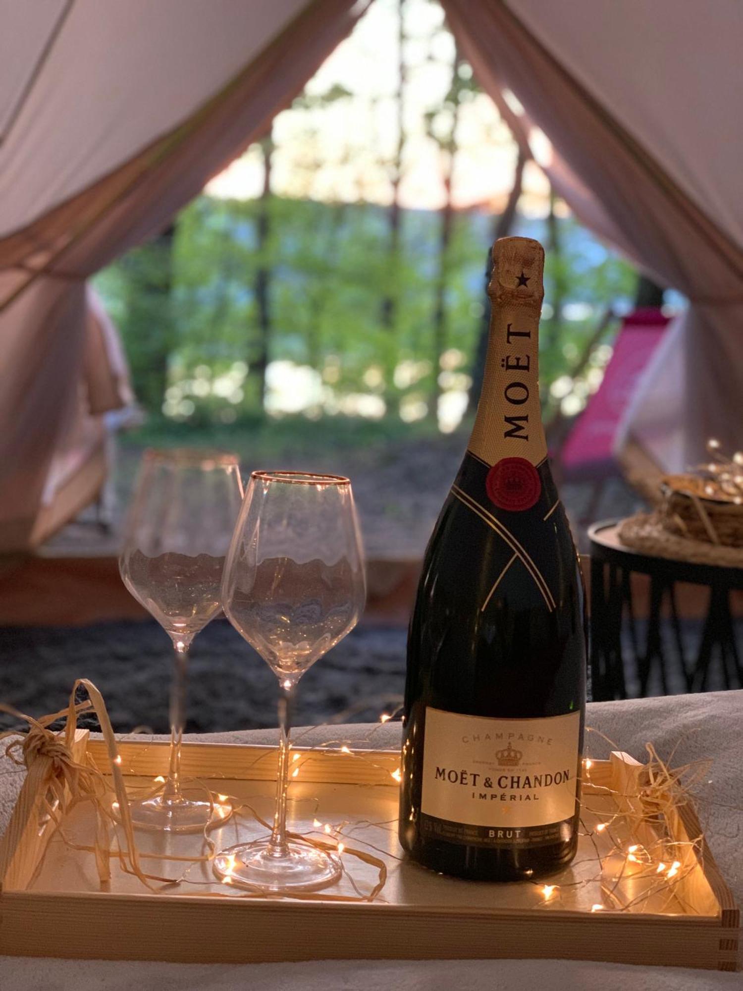 Caravana Juliana - Glamping Swaderki