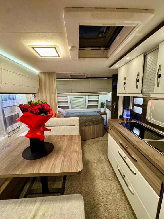 Campo de lujo Caravana Juliana - Glamping Swaderki