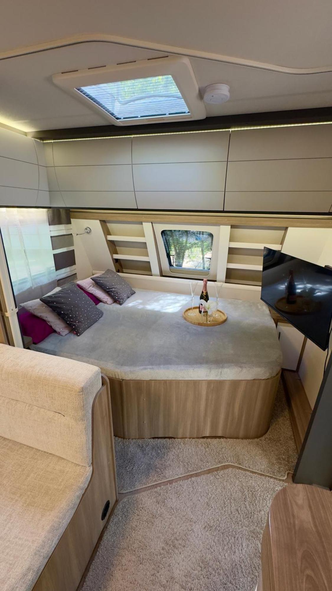 Caravana Juliana - Glamping Swaderki